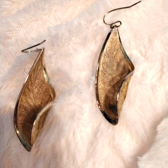 Goldtone earrings - Picture 3 of 4